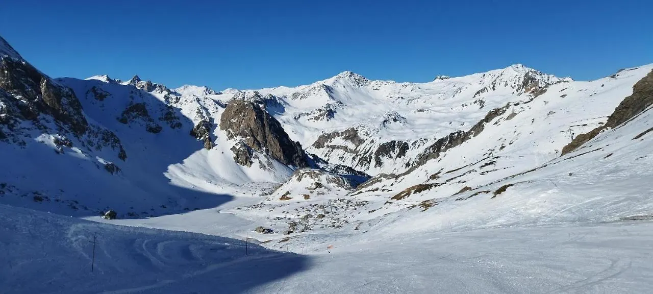Au Centre de la station de ski de Valfréjus - appartement 4-6 personnes